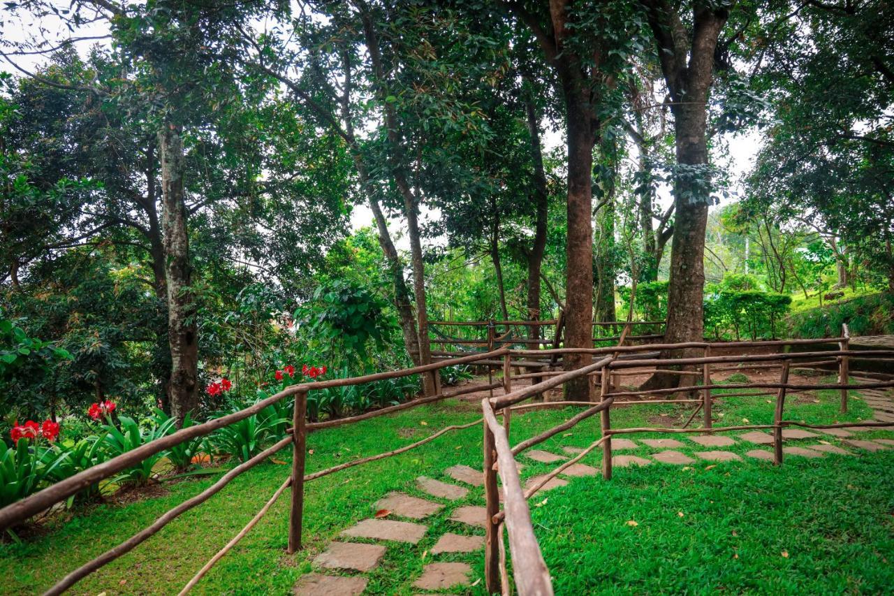 Golden Fern Resort Kanthalloor Exterior foto